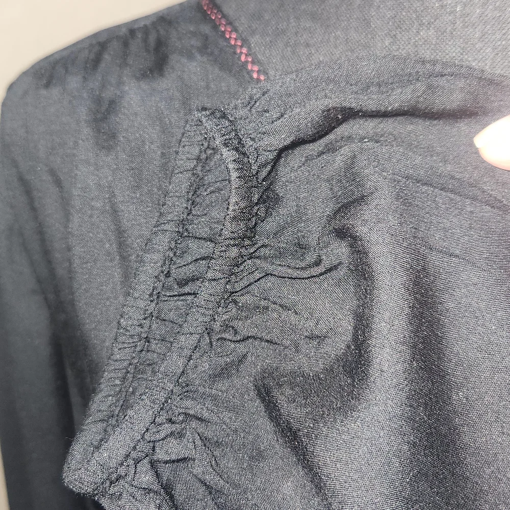 Nine West Vintage America‎ Elegant Black Blouse with Pink Embroidery - Picture 4 of 6